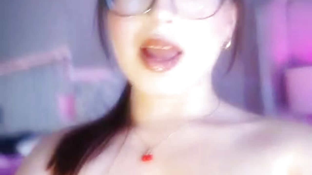 Closer than allowed 😏🔥 – video modela na kameri MadeleynRose