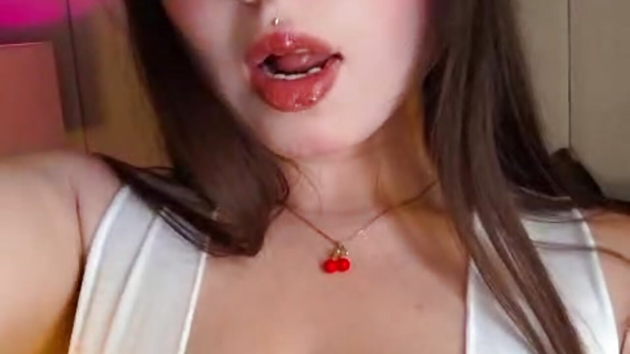 I want to surprise you...💗✨ – video modela na kameri MadeleynRose