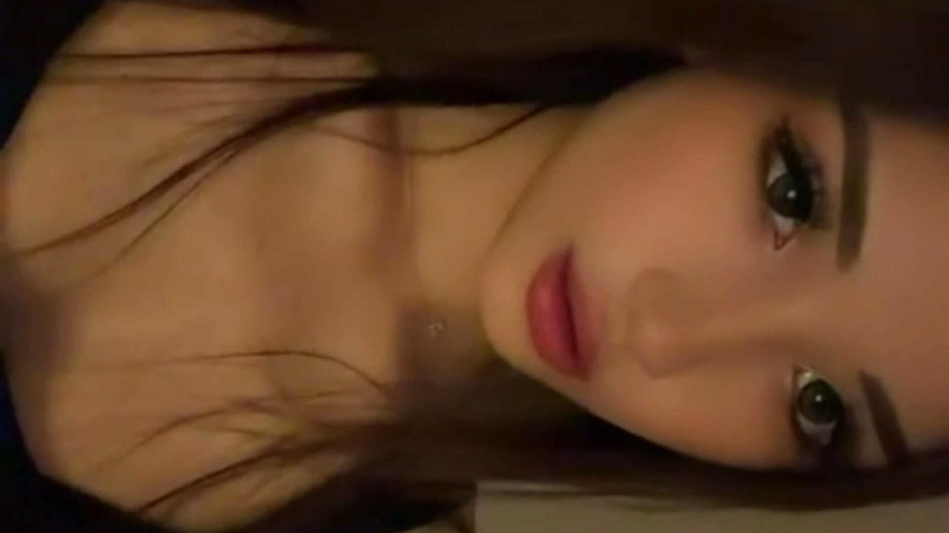 ♥♥ – video modela na kameri RefereedHobble
