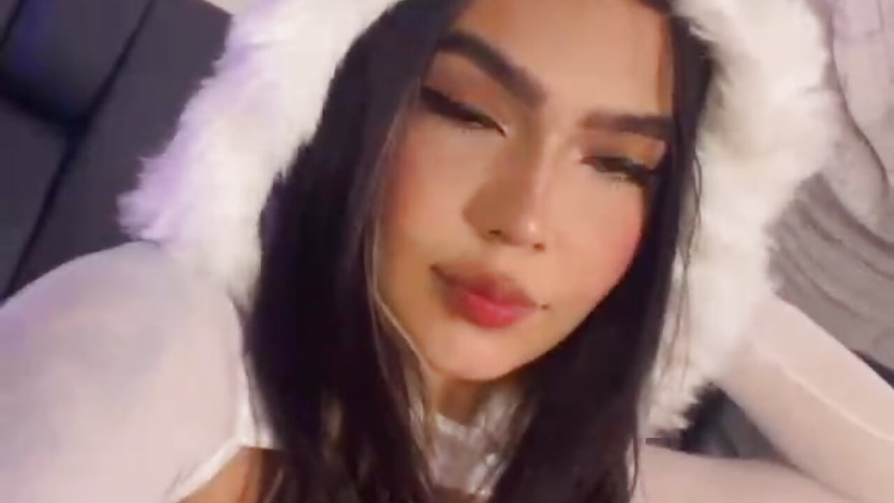 Halloween season is here! 🎃🤍🖤✨ - vidéo du modèle de showcams miadecker