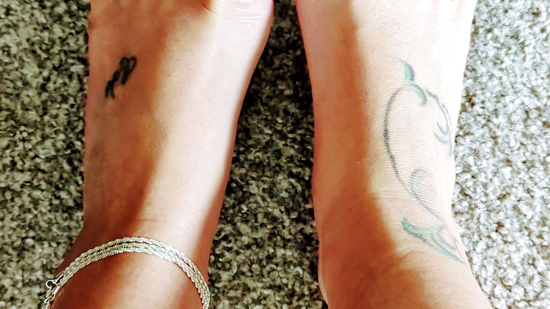 Foot tease 👣