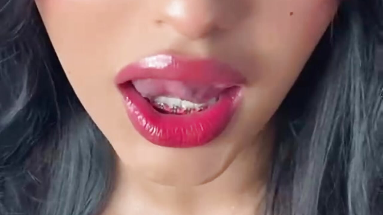 MMMMM - video oleh SabrinaX_X kamera model
