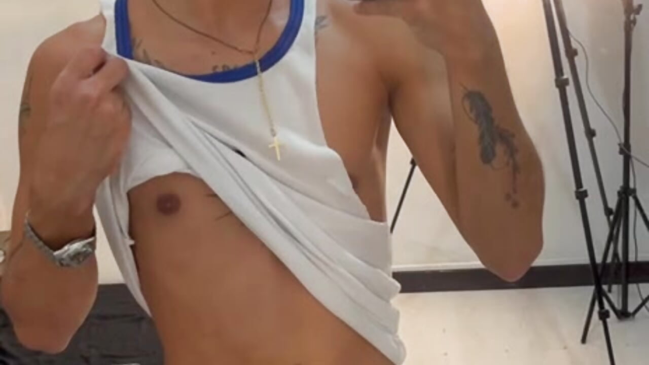 The_skinny_boy_ adlı kamer modelinin viral videoları:  616