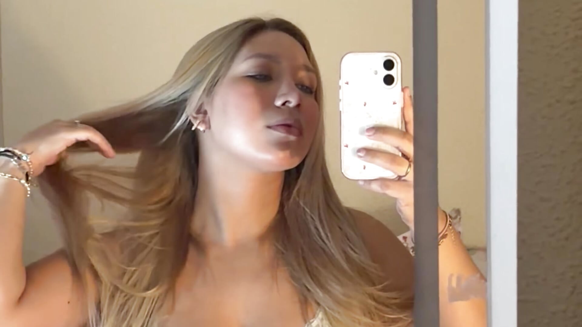 Que calooor - video by Barbarita2626 cam model