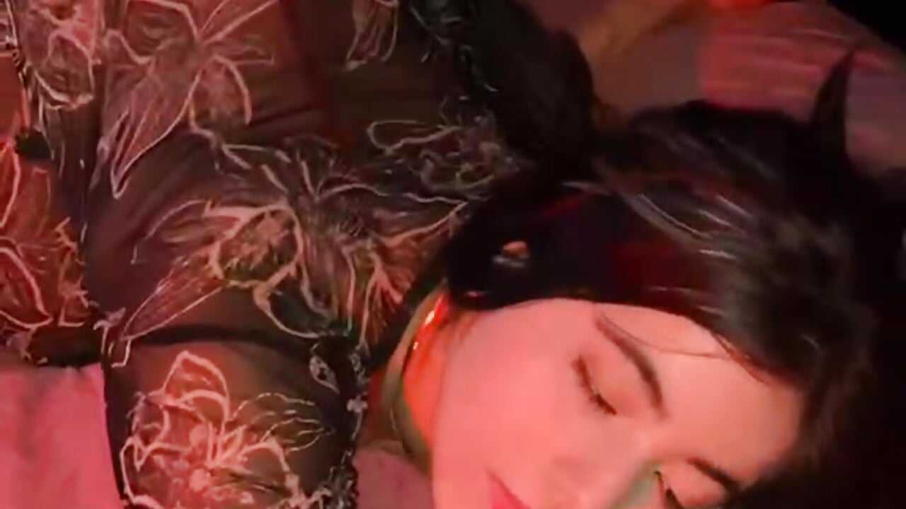 I want you to use your fingers to lubricate my pussy🤫 - video by Sweet_Antto cam model