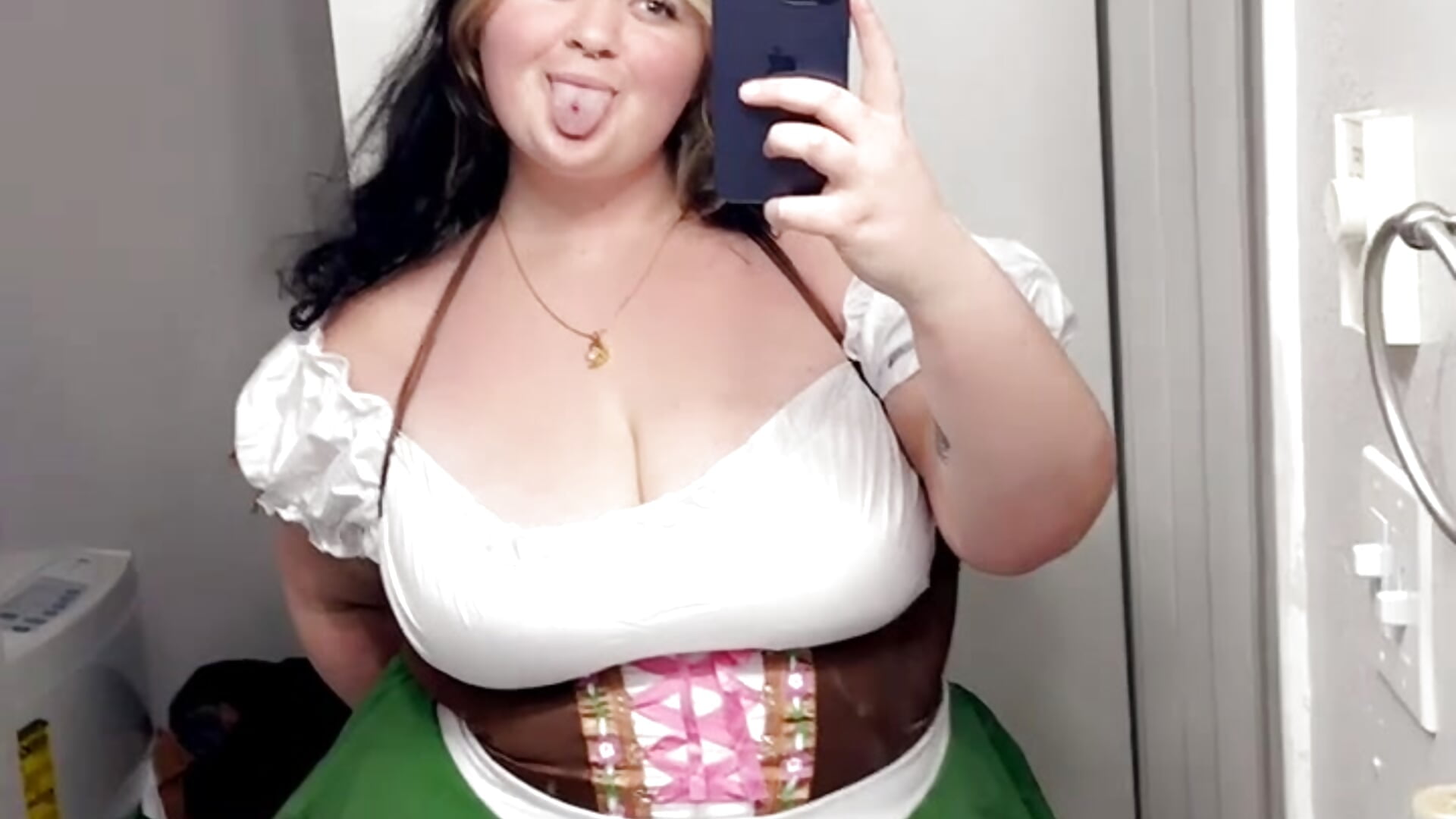 Halloween - video by reneerose cam model