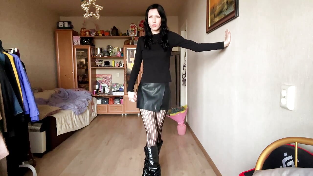 Watch & Smile 😊 - video by DavidaStorino cam model