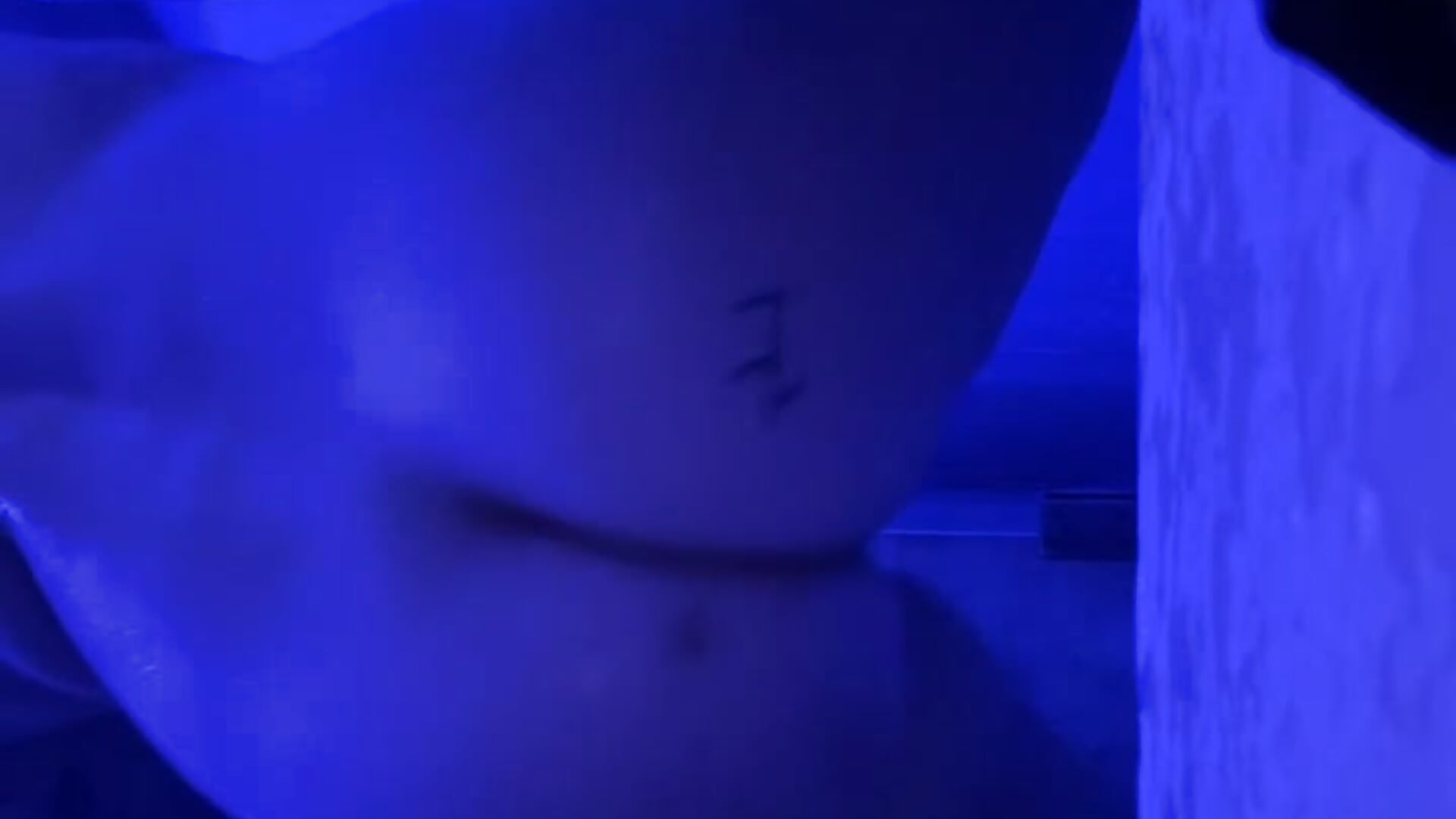 twerkin - video by blonde__baby cam model