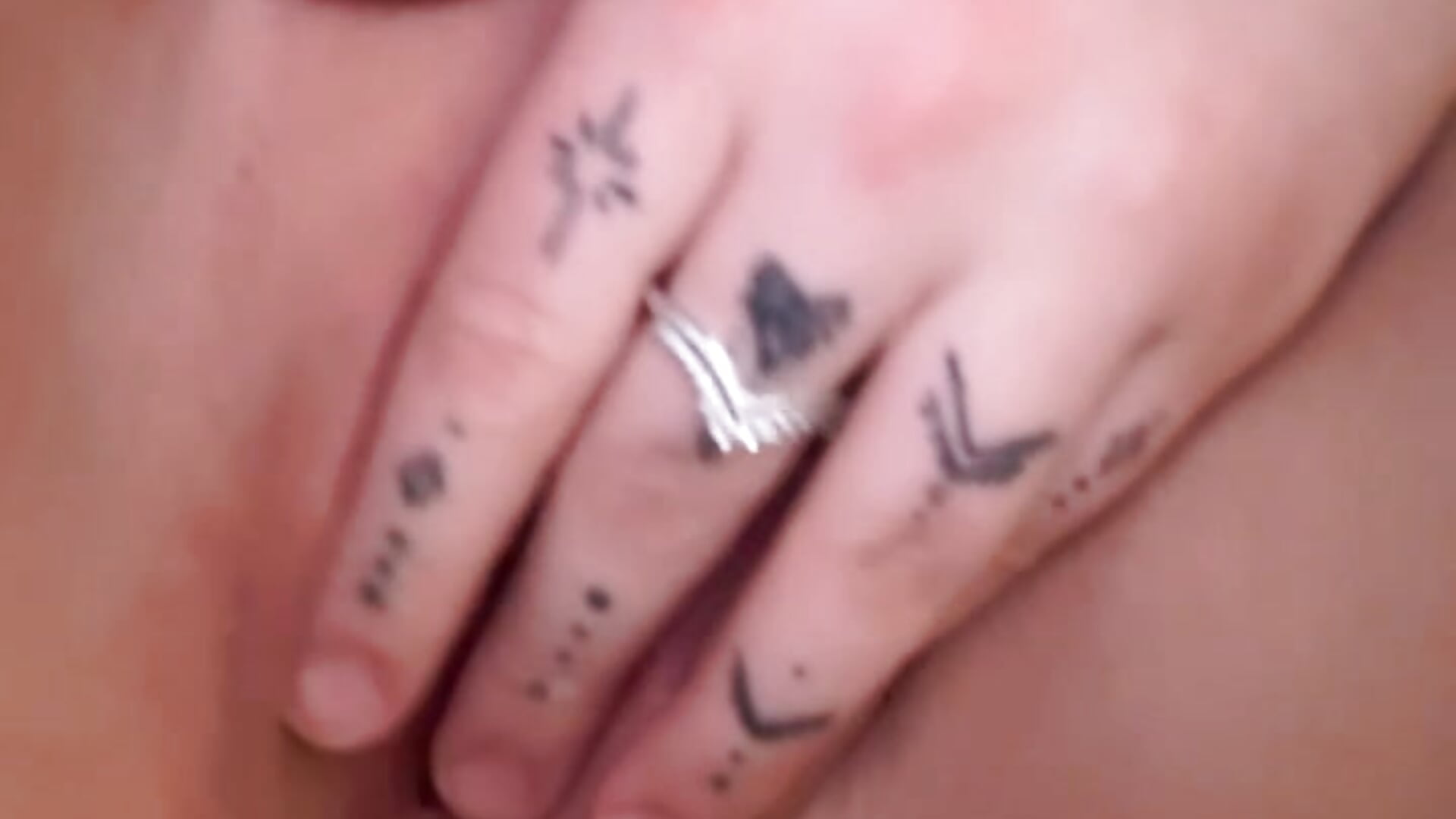 finger pussy play - video by blonde__baby cam model