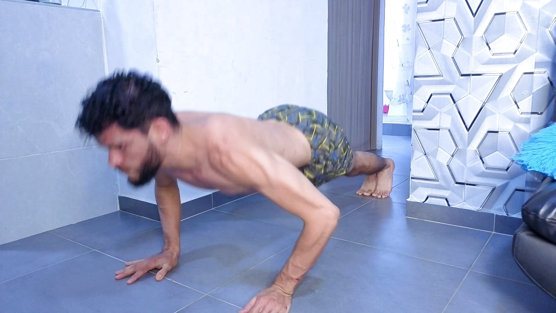 stretching the body before stretching the 25 cm muscle haha - βίντεο μοντέλου Big_cock_21s