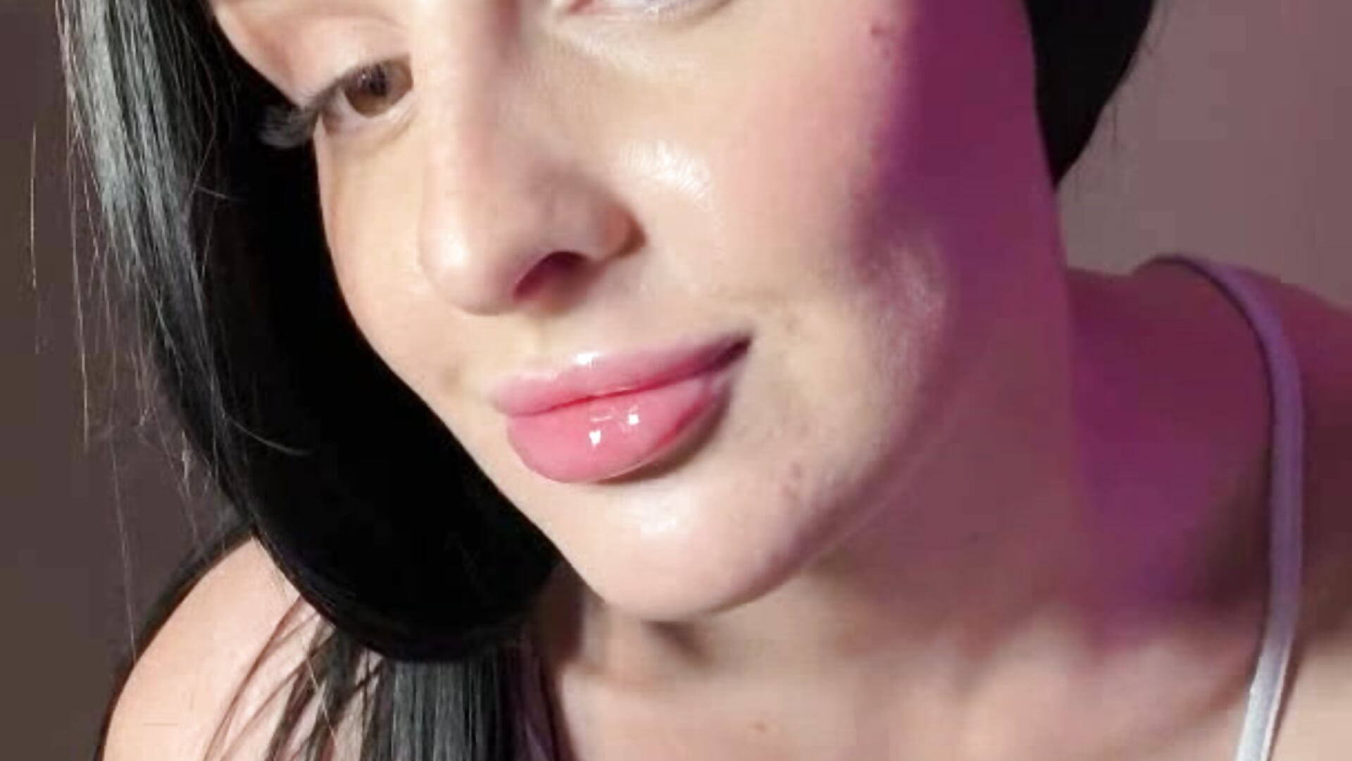 I show you my natural breasts - video by Evaryn cam model
