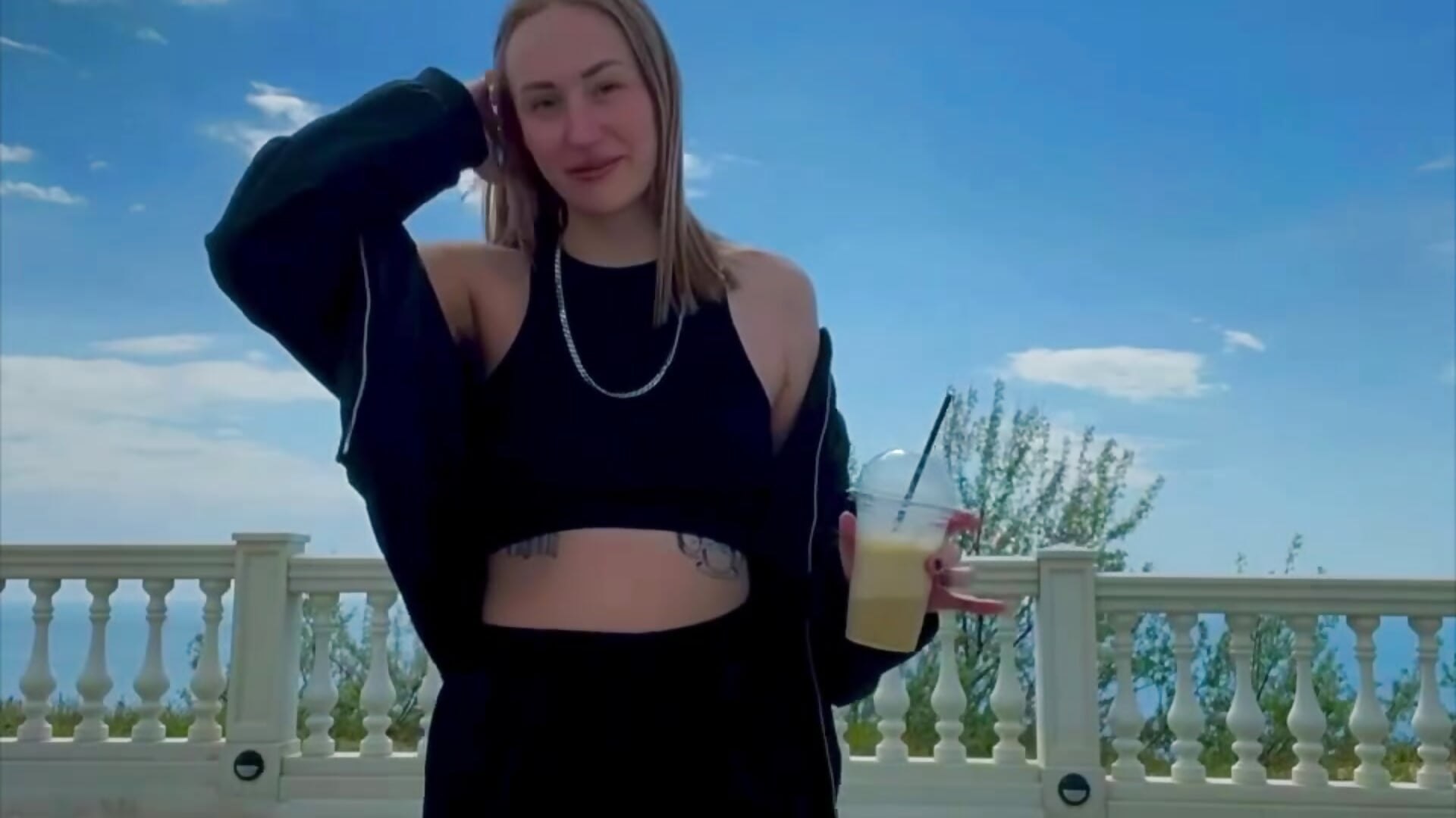 I'm happy because of the warm weather☀️🌊 - Vídeo de graceshadow, modelo de vídeos