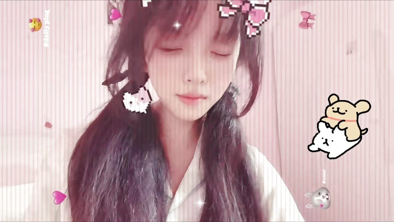 8c39ad960bfd5cda7c967886e5c2b3c2 - video by Yu-baby cam model