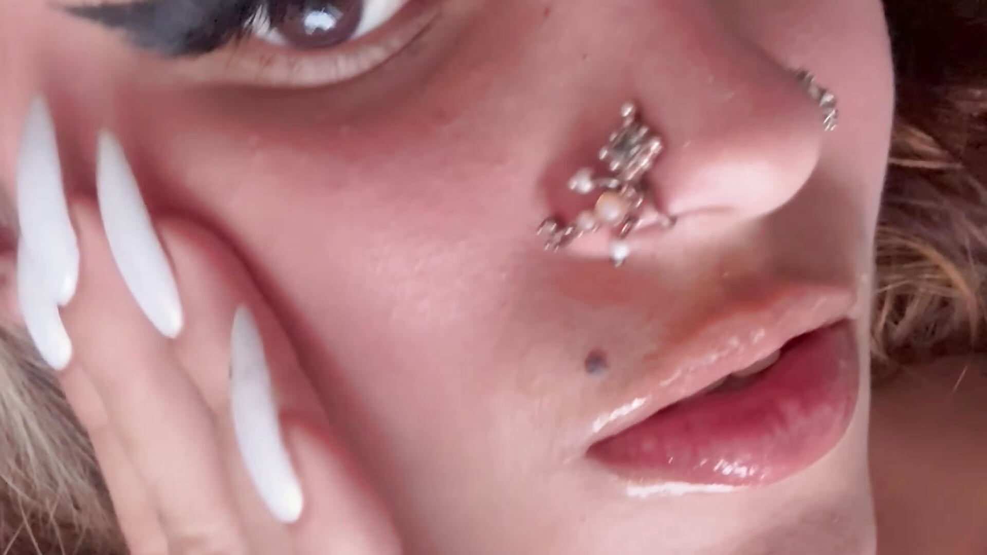 Piercing – video af Eva_Tattoo cam-model