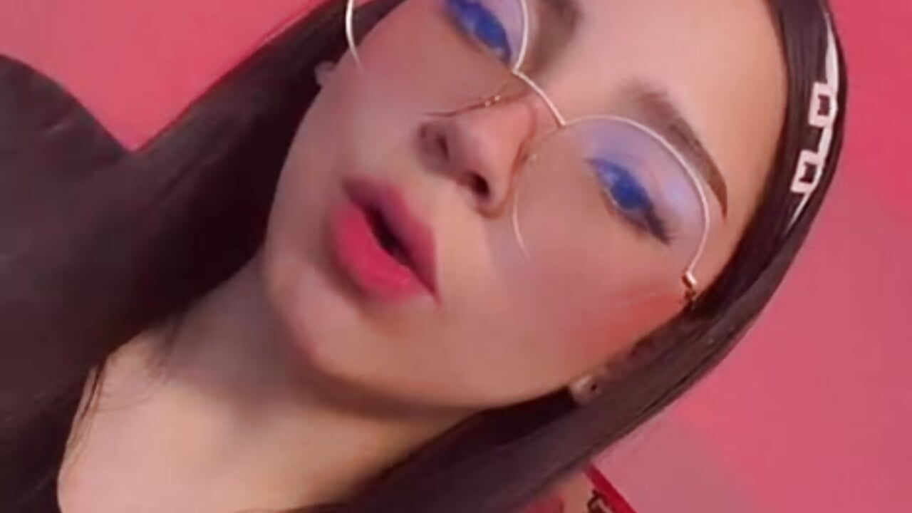 Nice to meet you - video by kitty_patitas_suavesss cam model