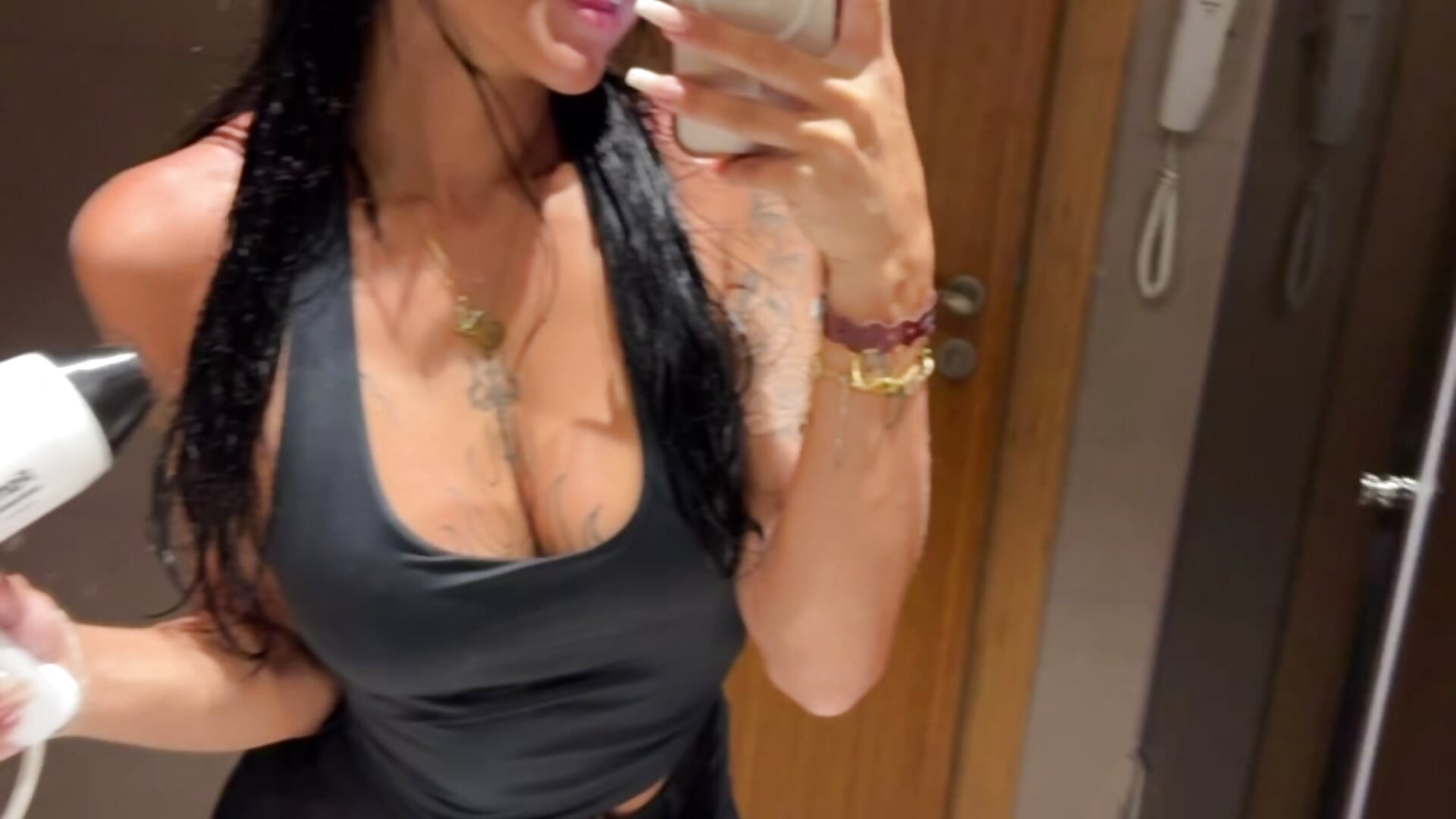 Wettttt - video by Ginalicious8 cam model