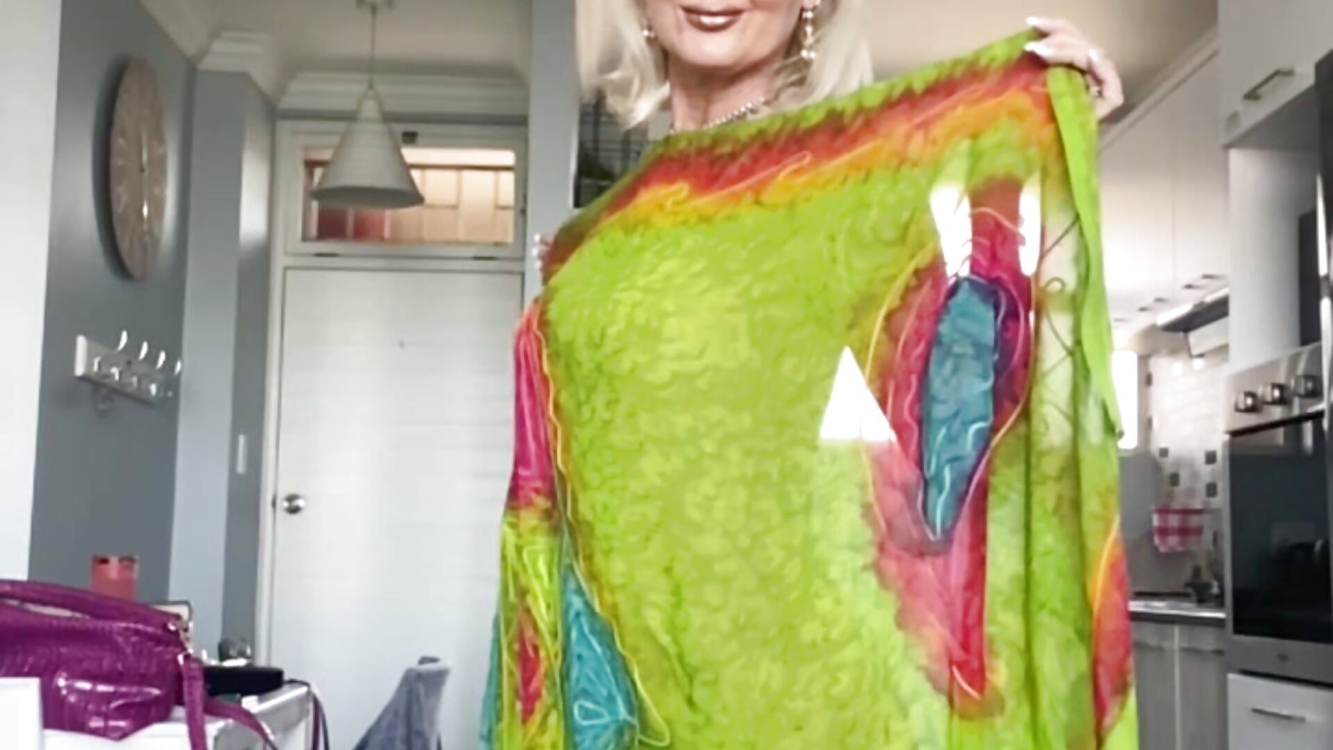 GB_Sarong - video by gl1tter_barbie cam model