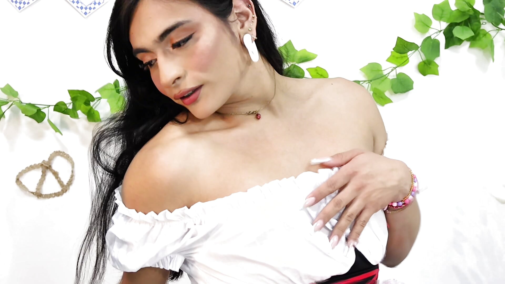 Malaia_thompson_ - Video Tren Model Kamera 8133