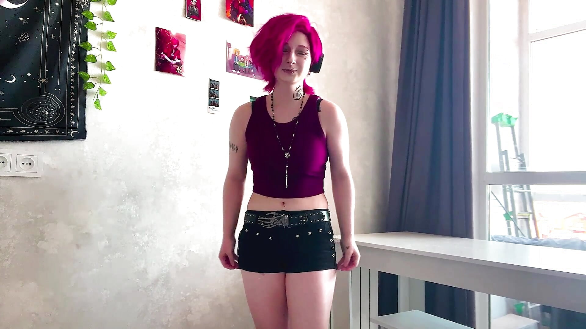 Lipsign 2 - video by Playful_Vi cam model