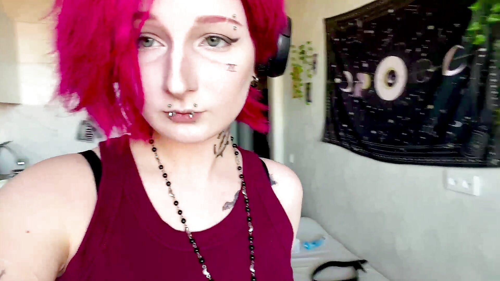 Sing along with me - video by Playful_Vi cam model