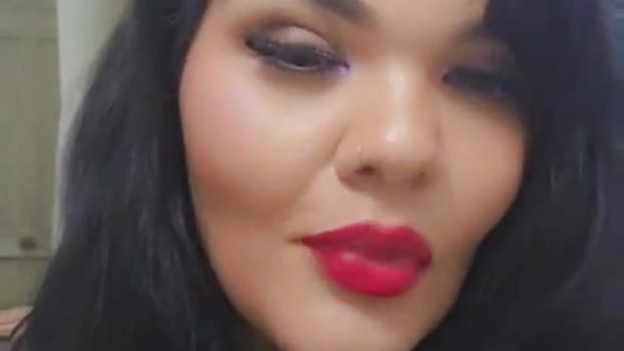 WhatsApp Video 2026-05-03 at 6,57,45 PM – video modela na kameri DiosaBelle