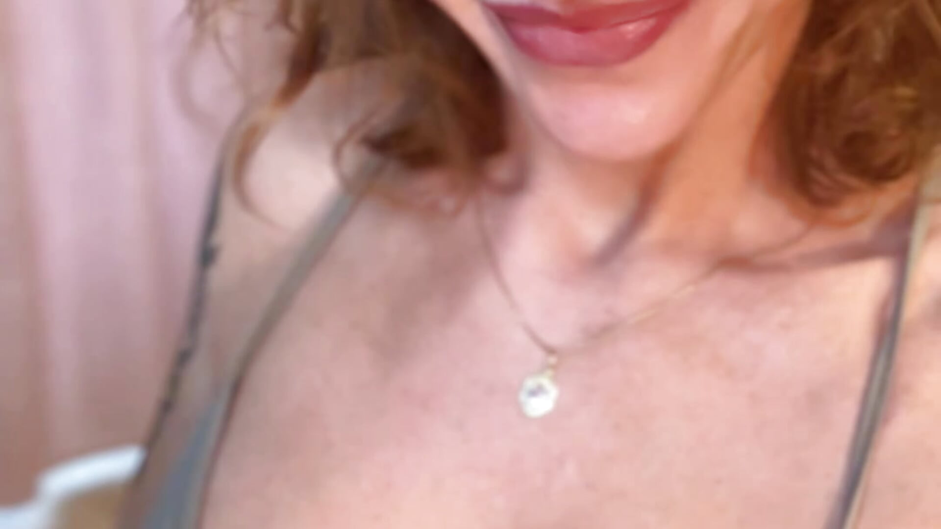 Meine großen Silikon Titten wackeln für dich - video by Sexy-Rachel cam model
