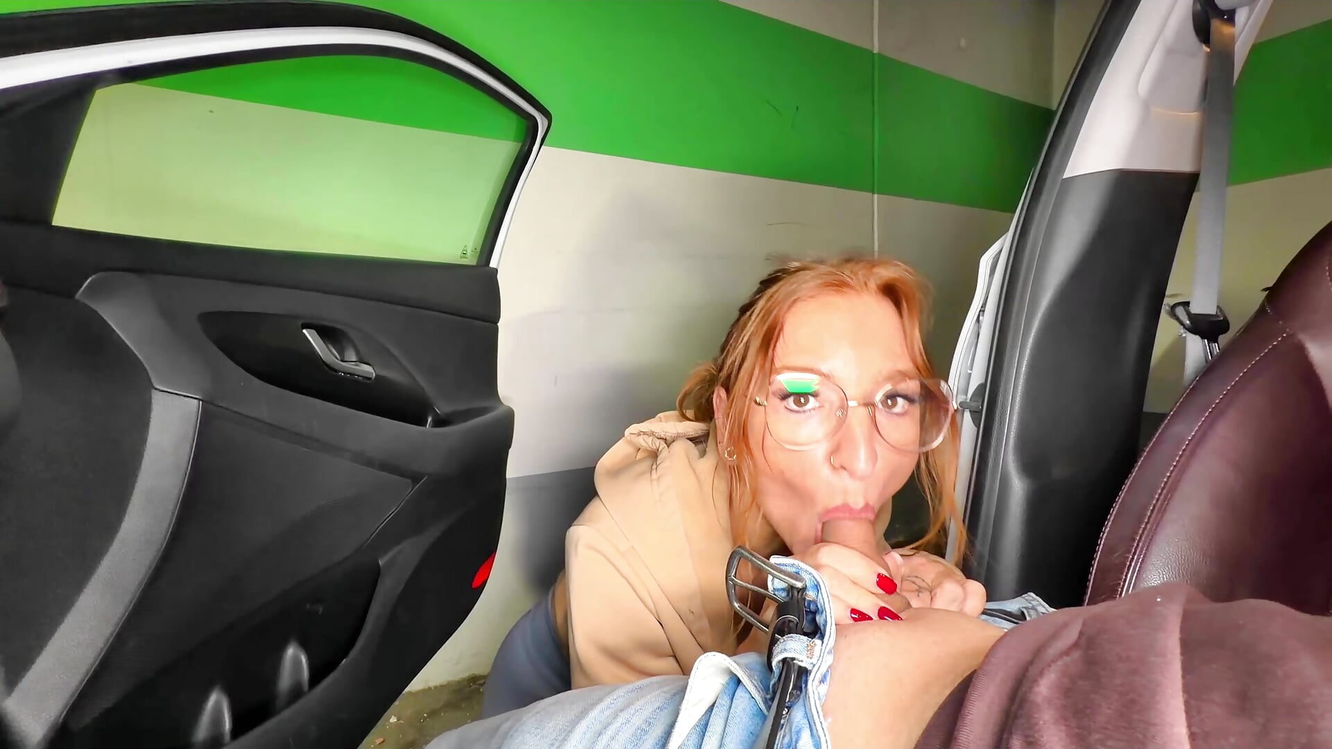 Gym Schlampe schluckt! - video by Sexy-Rachel cam model