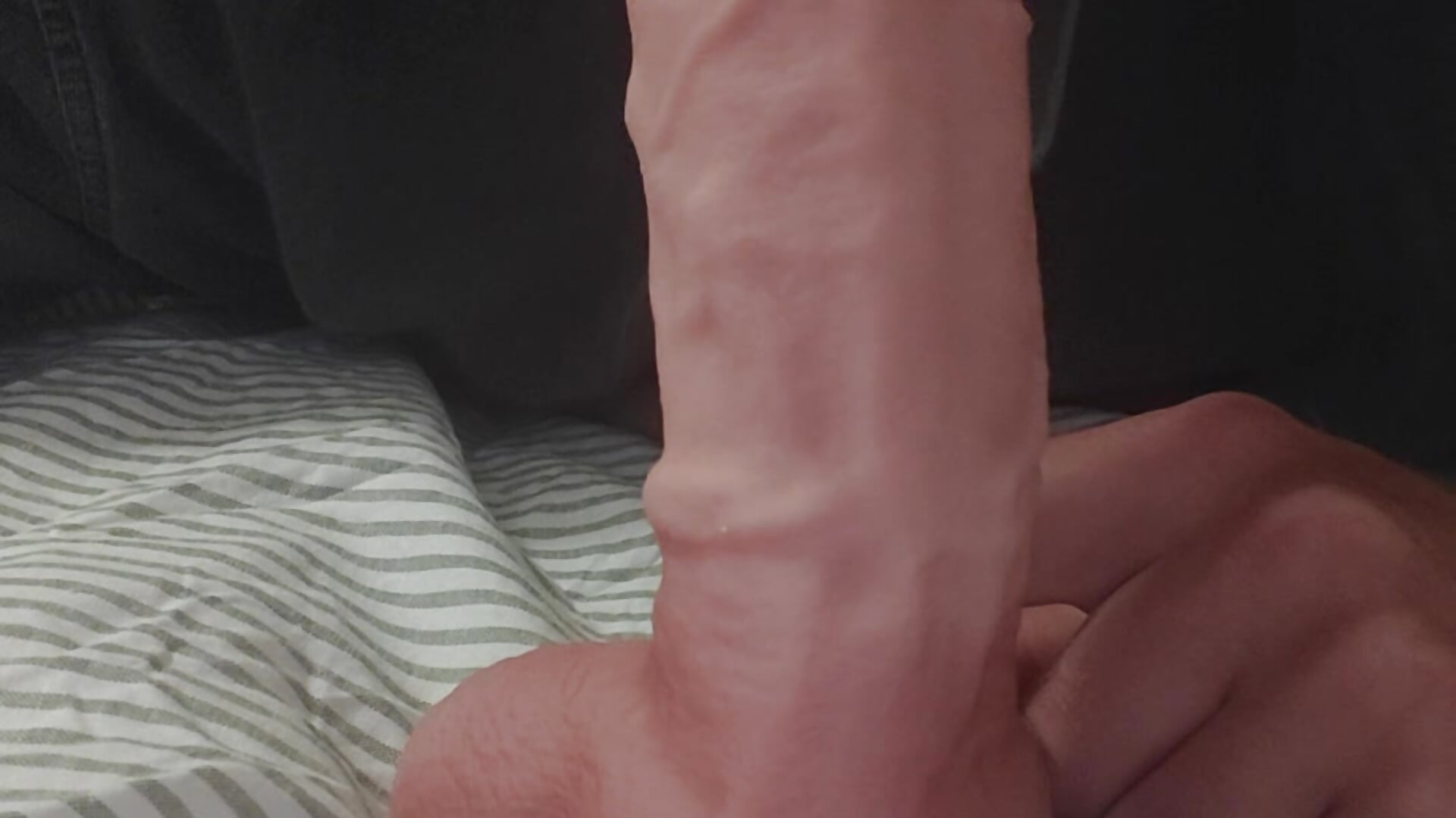 Dildo sucking🍆 Is it to big for me?🤪 - leeoslut主播的视频