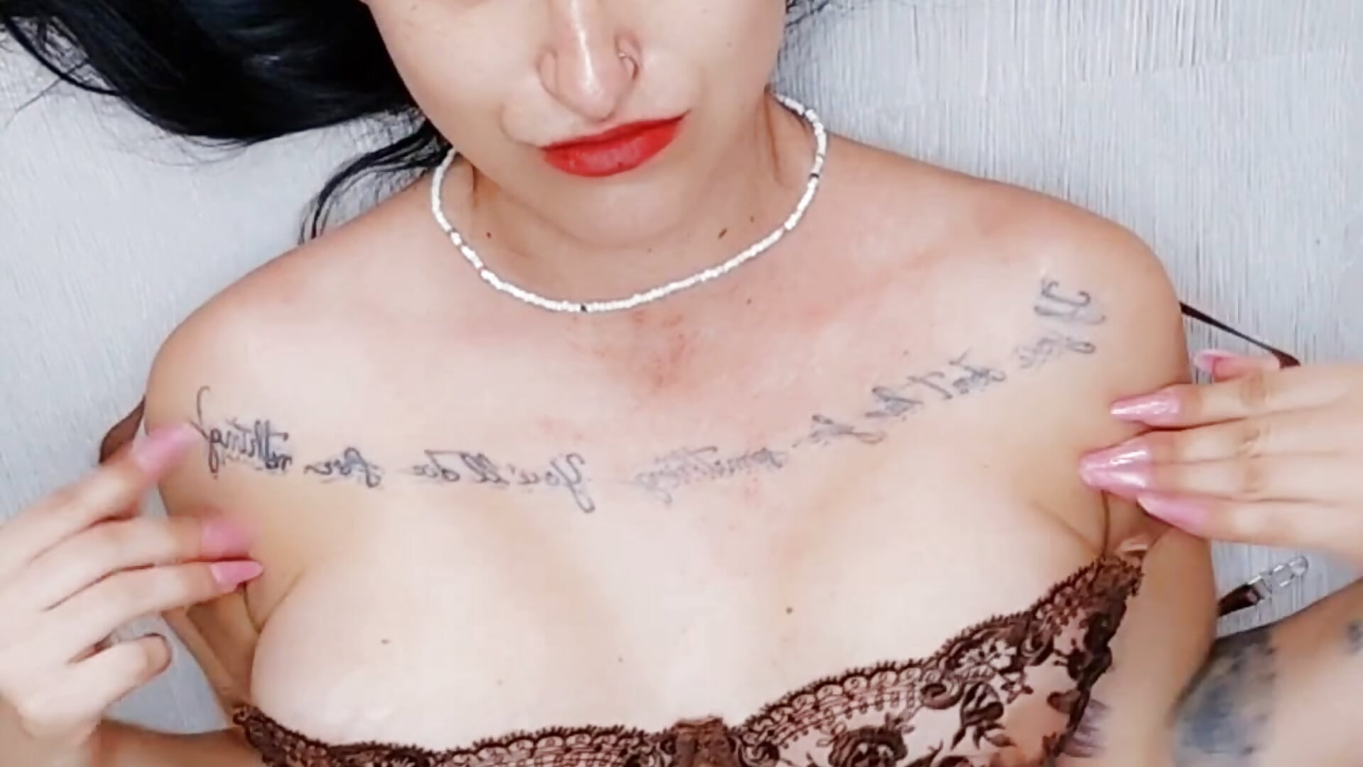 Lotion Boobs play 🍒 - video van Luna_Yakova cam-model