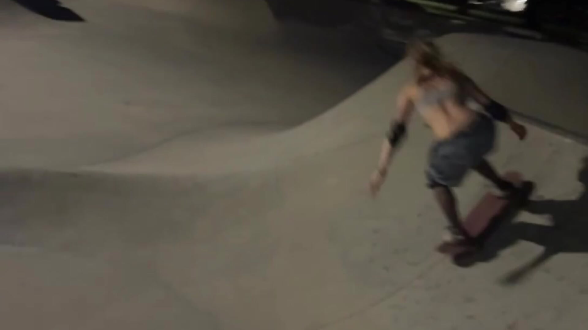 Heely and skateboarding practice ৻( •̀ ᗜ •́ ৻) - vídeo de la modelo de cam PixieLovely