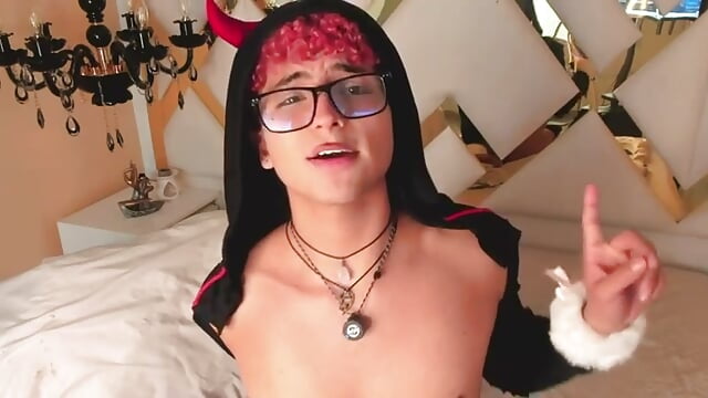 Welcome back 💜 - Valentin0__3 adlı kamera modelinin videosu
