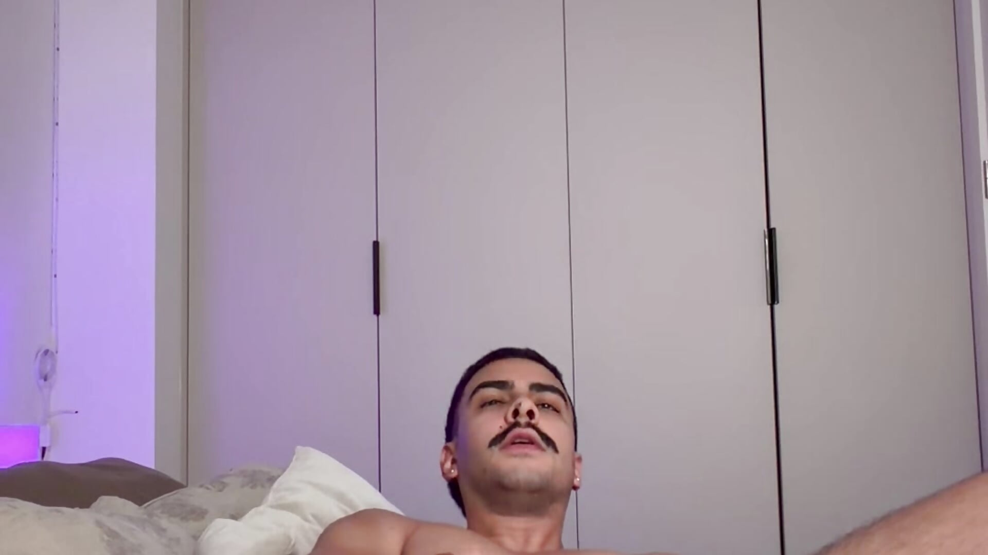 Putting a finger inside me while I touch myself. - vídeo de la modelo de cam MassimoDuttiOF
