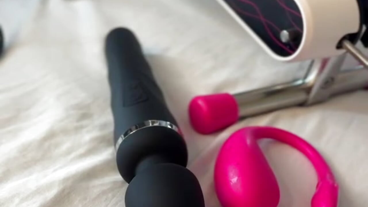 Toysss Lovenseeeeee 😏 - video by LunaAnd cam model