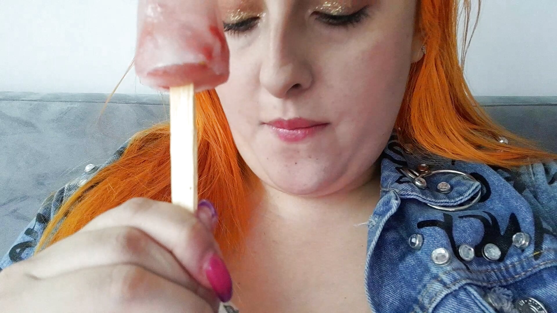 Sucking an ice cream♡ - video by A-my cam model