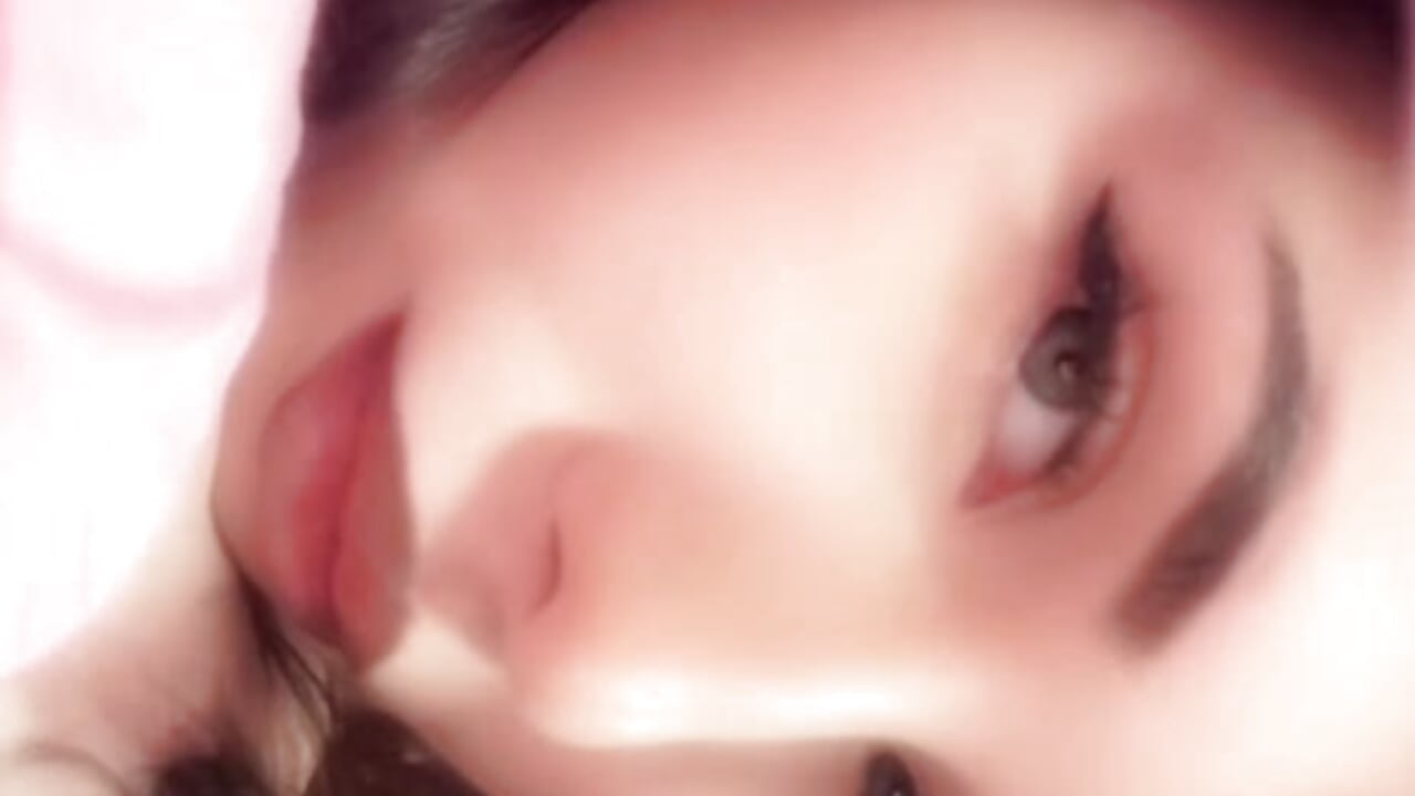 Beautiful eyes - video by VanessaCelestis cam model
