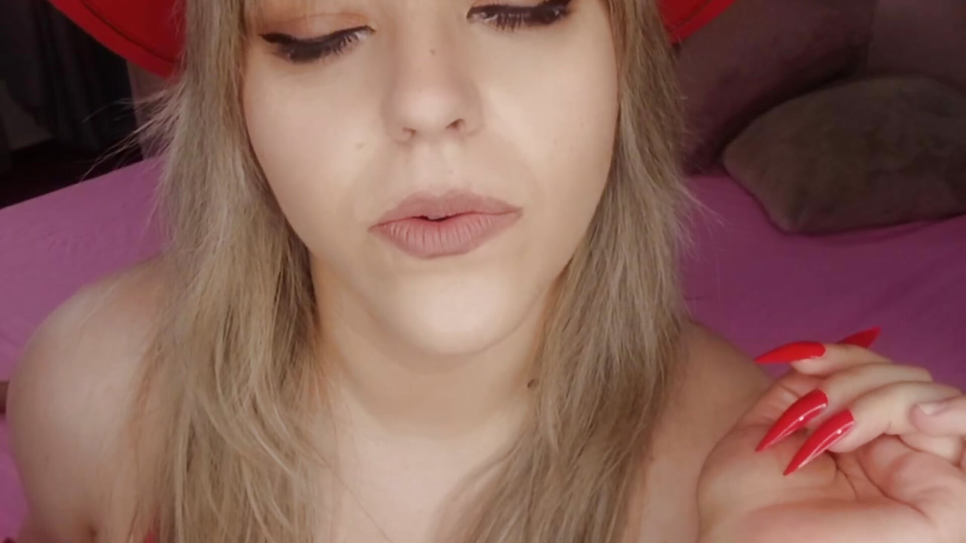 Red stockings – video modela na kameri ZoeSkyee