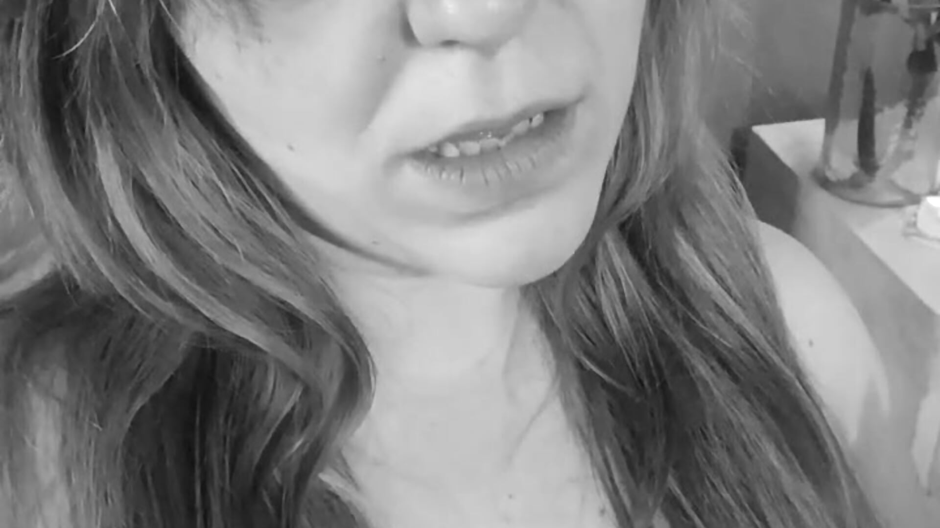 mmmmrrrr – video modela na kameri ZoeSkyee