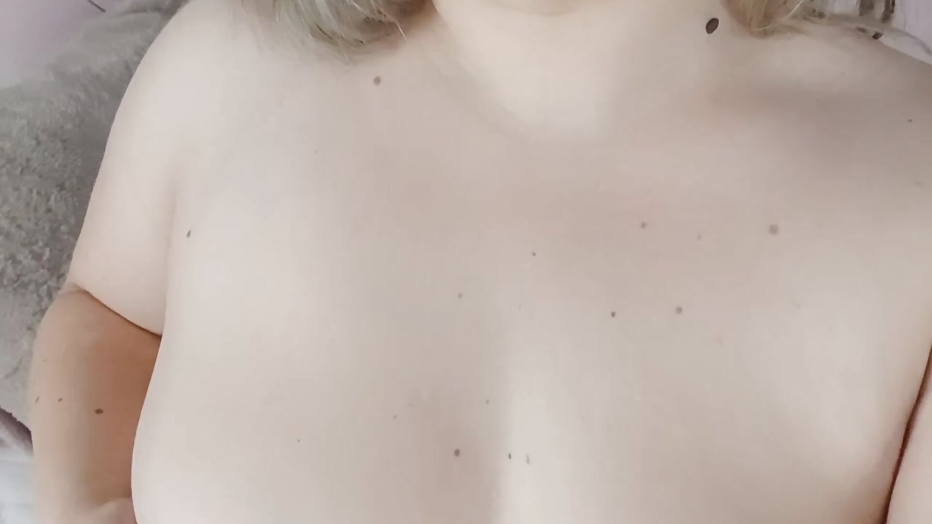Policewoman – video modela na kameri ZoeSkyee