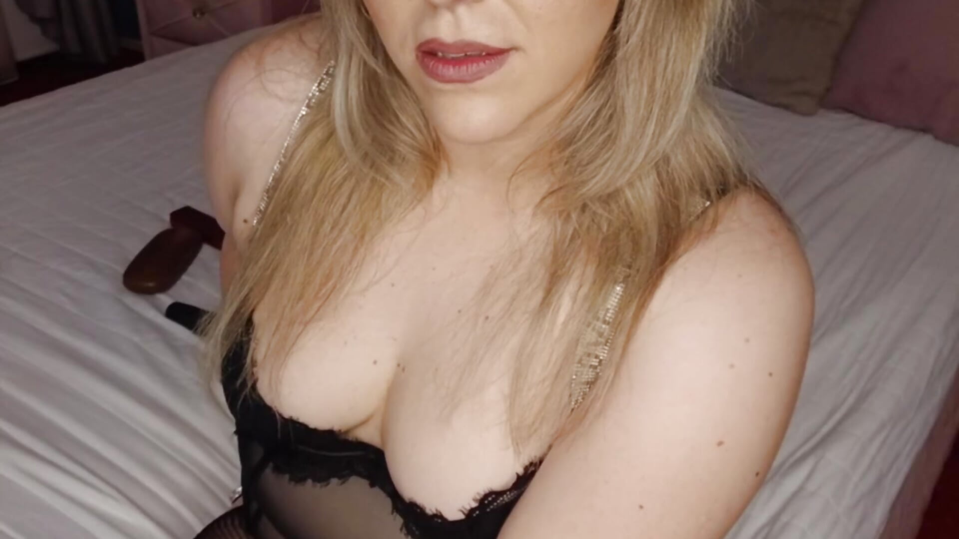 Black it's my fac colour💋 – video modela na kameri ZoeSkyee