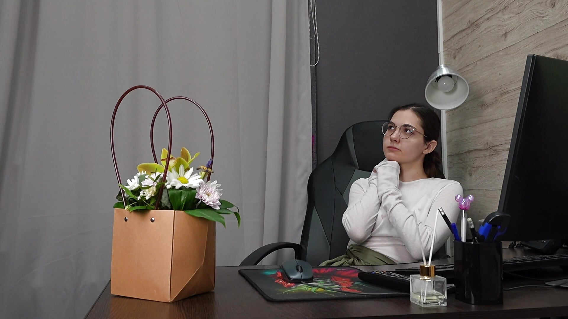Office girl - video by Sindell_cryell cam model