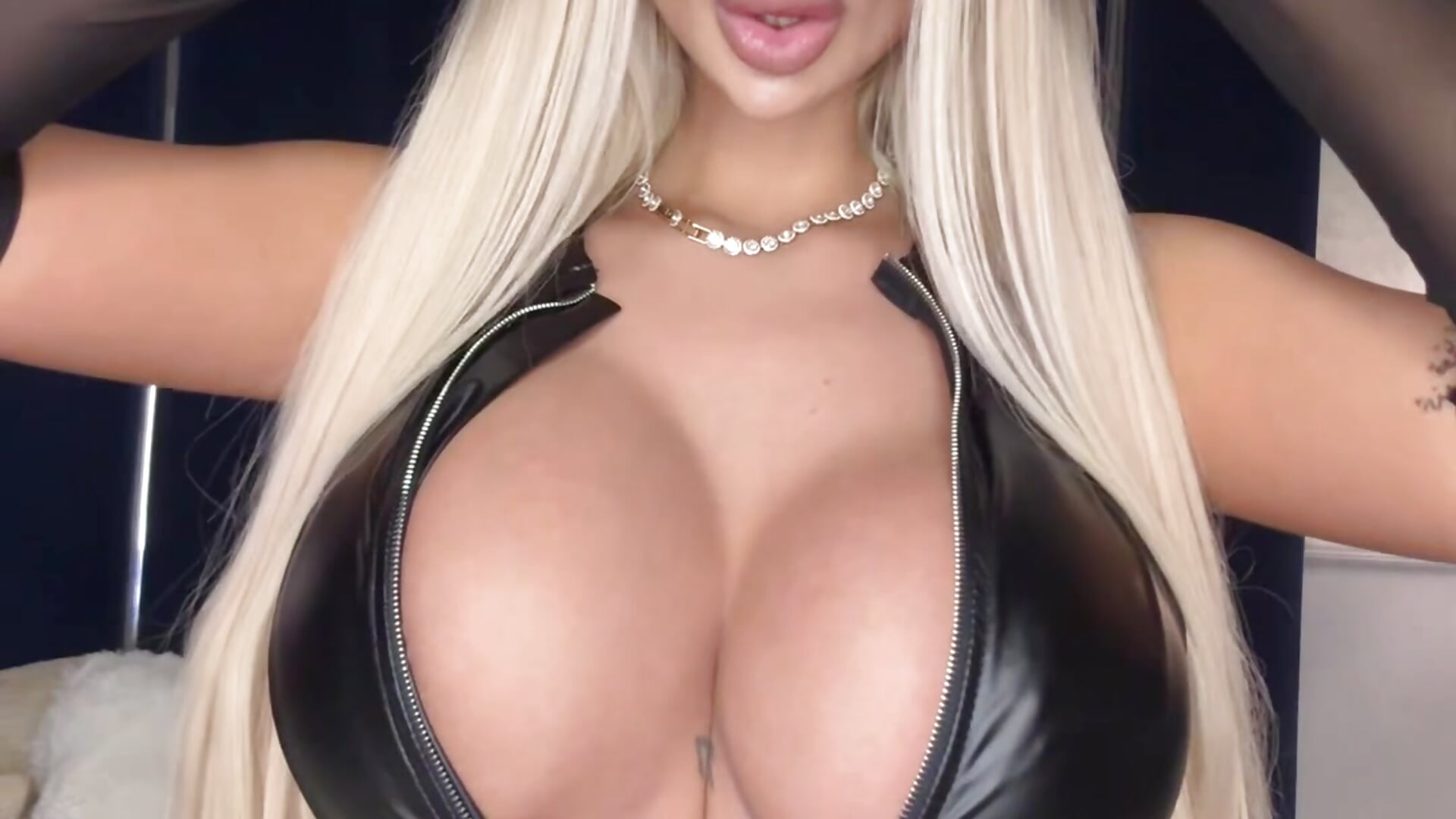 ❤️ - video by ChrystalCade cam model