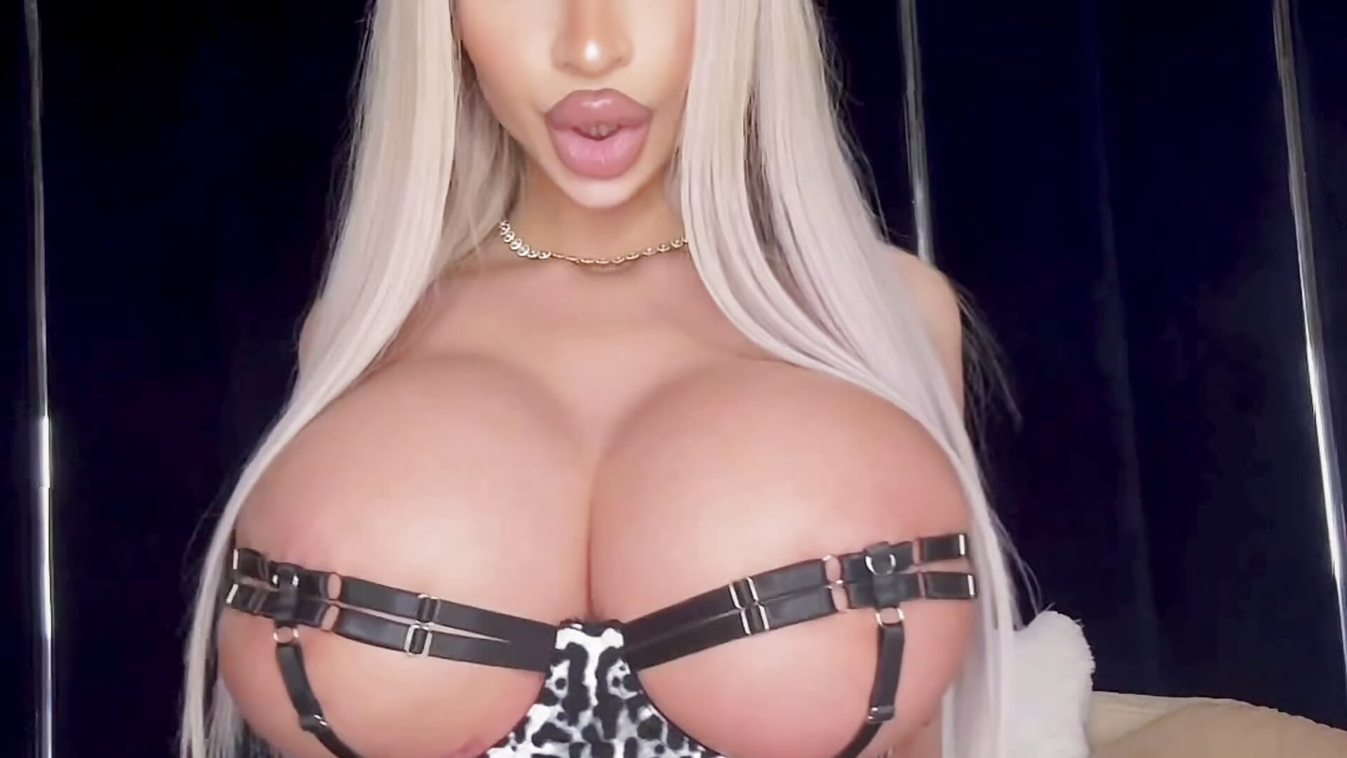 👻 - video by ChrystalCade cam model