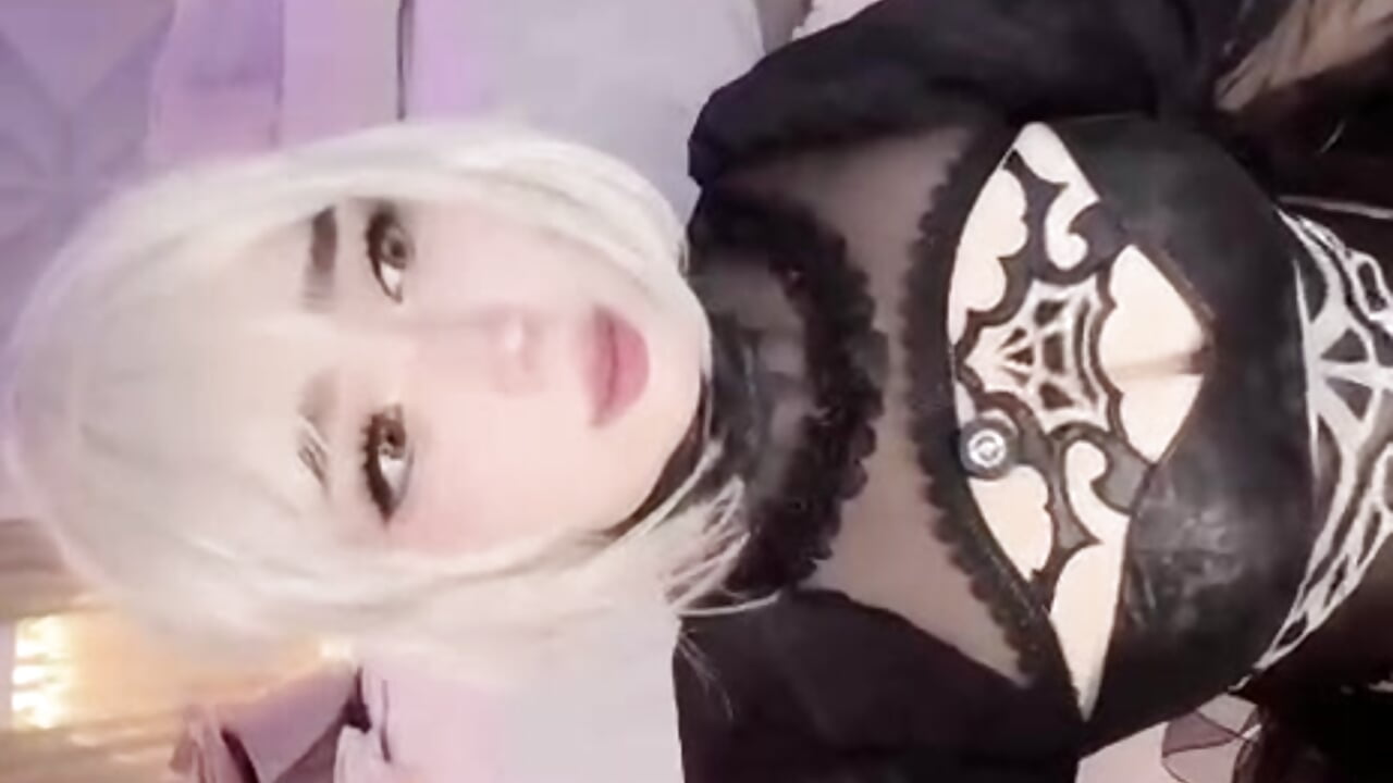 The Girl with a Thousand Pranks - video oleh model kamera Mk_ultraa
