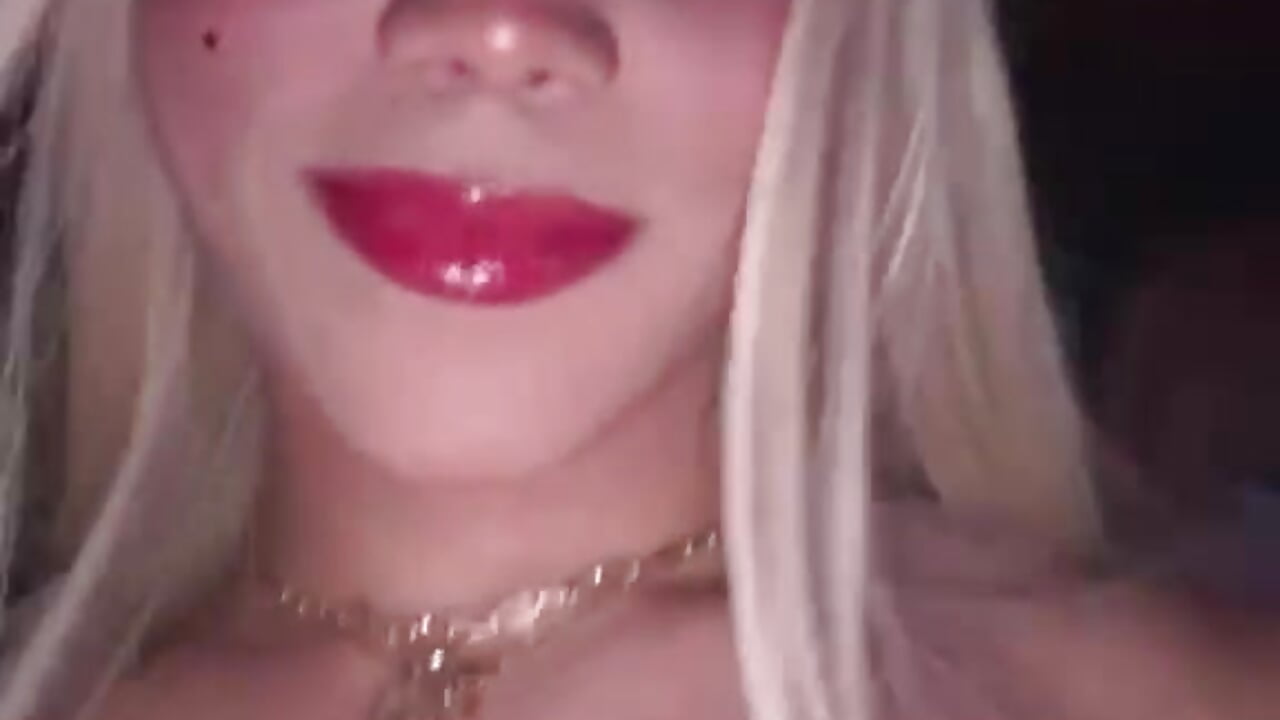 Vídeo em tendência de modelo na câmara DeliGaby 2902