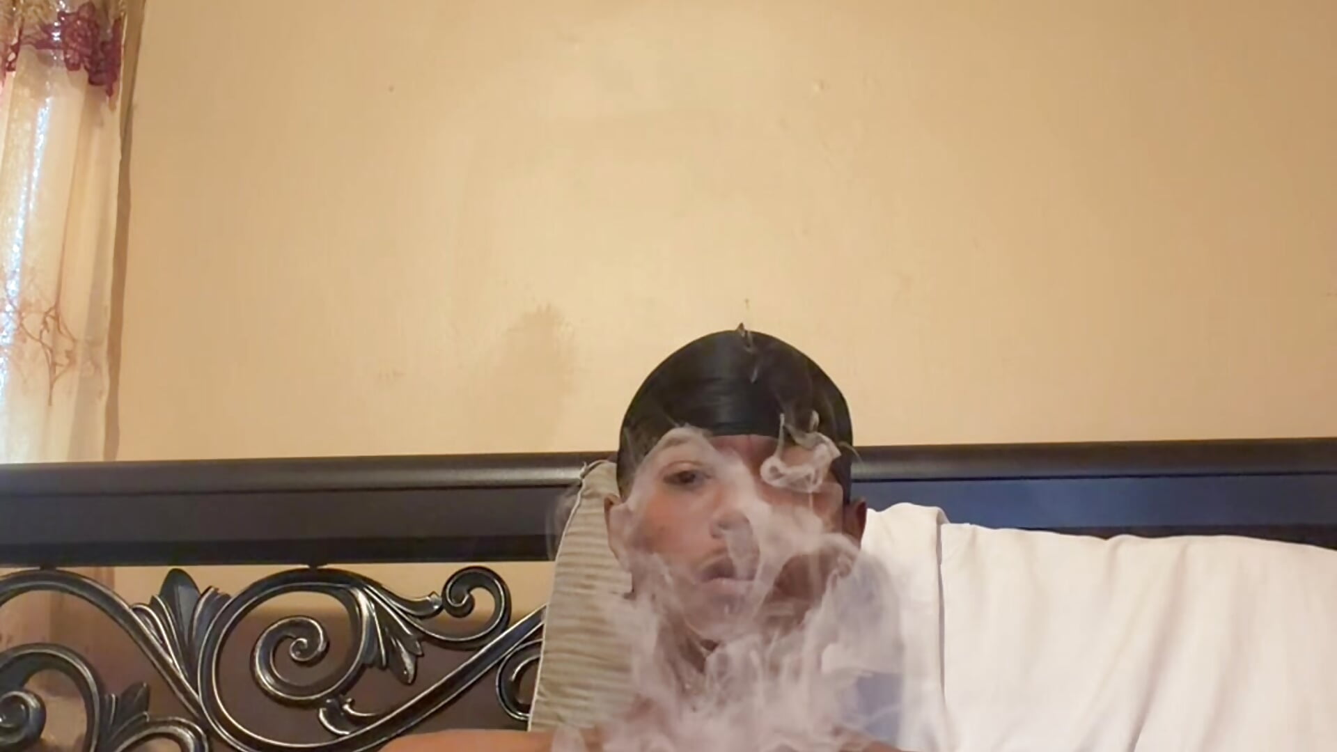 Smoking a wood and and stroking my wood 🔥🔥💦