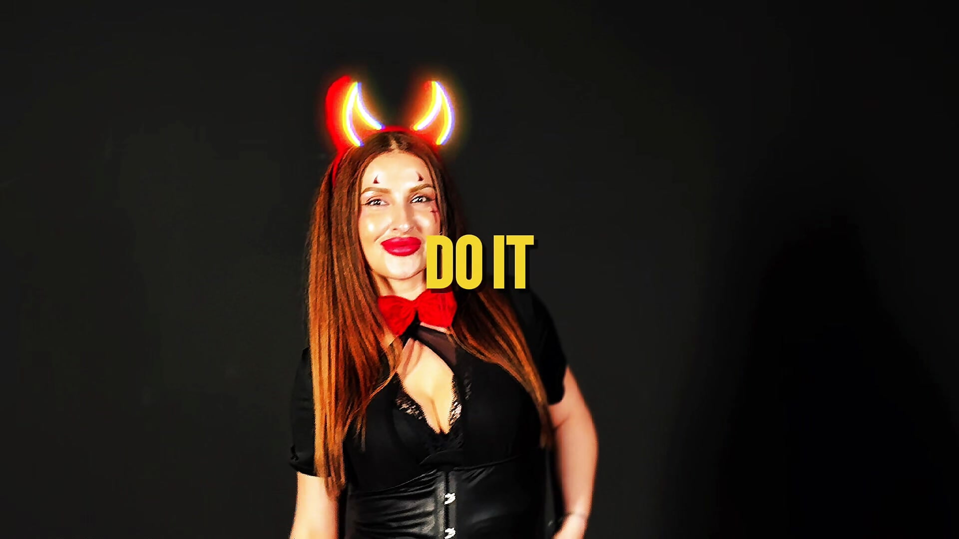 Horns & Halo - clip cu HoneyBlossome model videochat