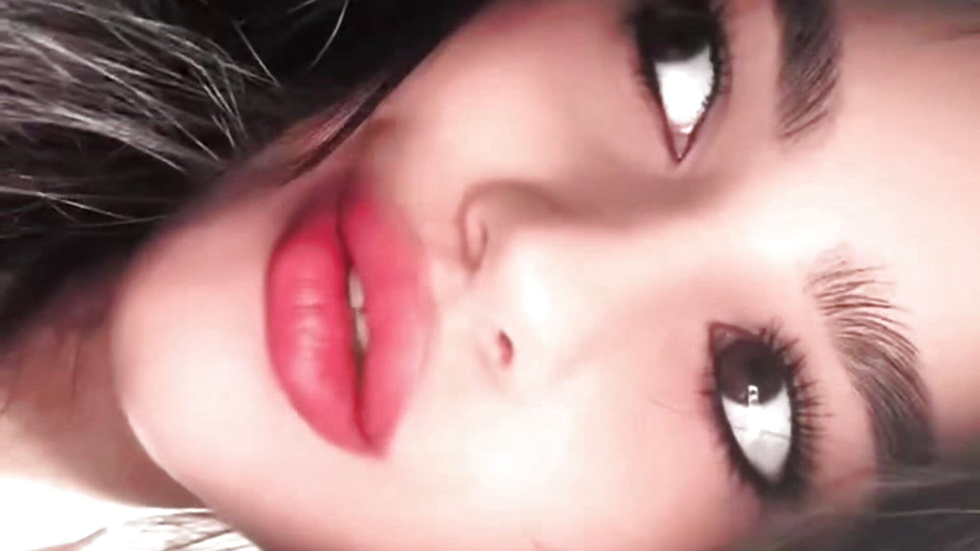 hiya – video af LillyTimpson