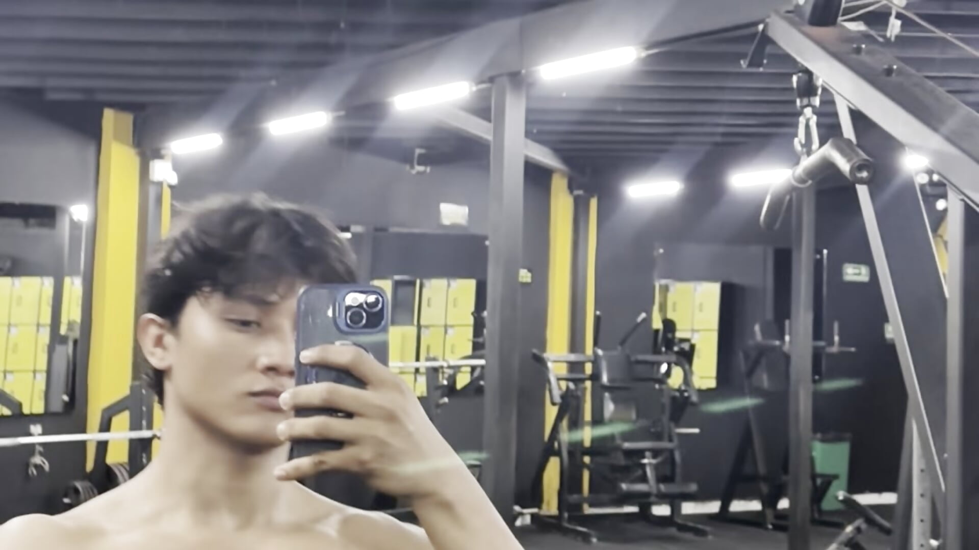 GYM - video oleh model kamera Iam_erick