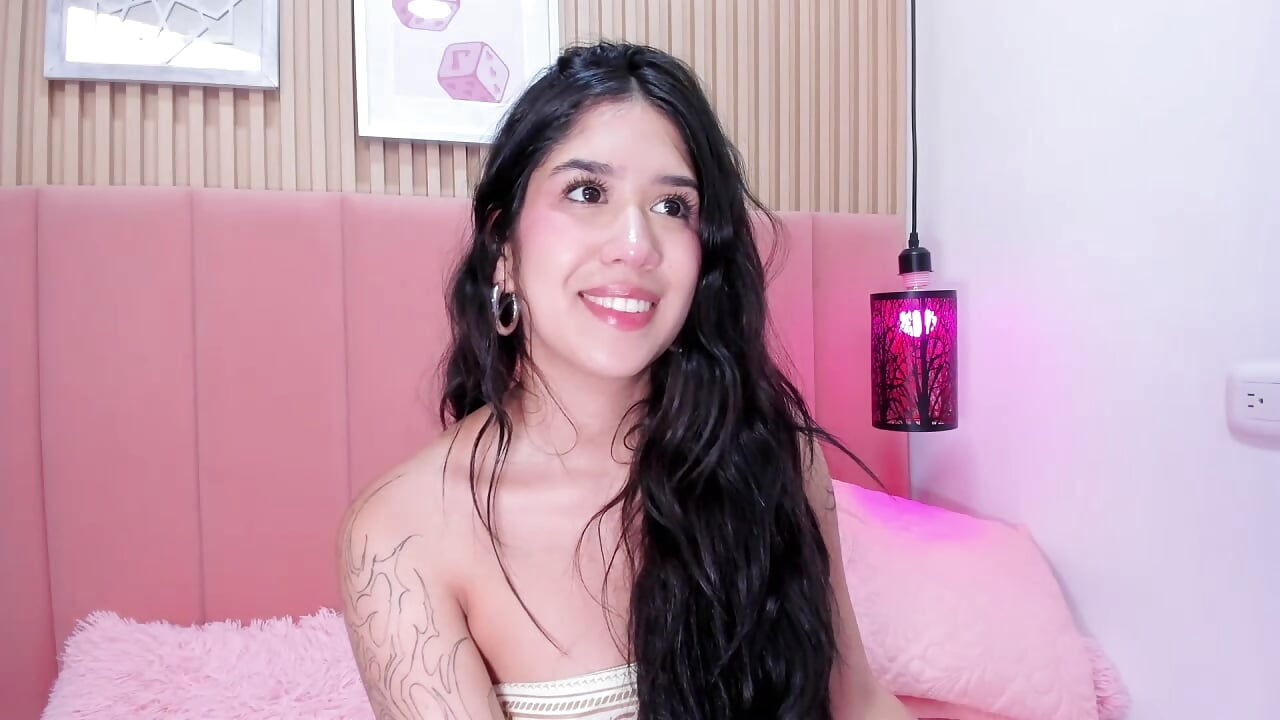 Let Your Imagination Do the Rest 👀 – video modela na kameri Hanna_Thorne