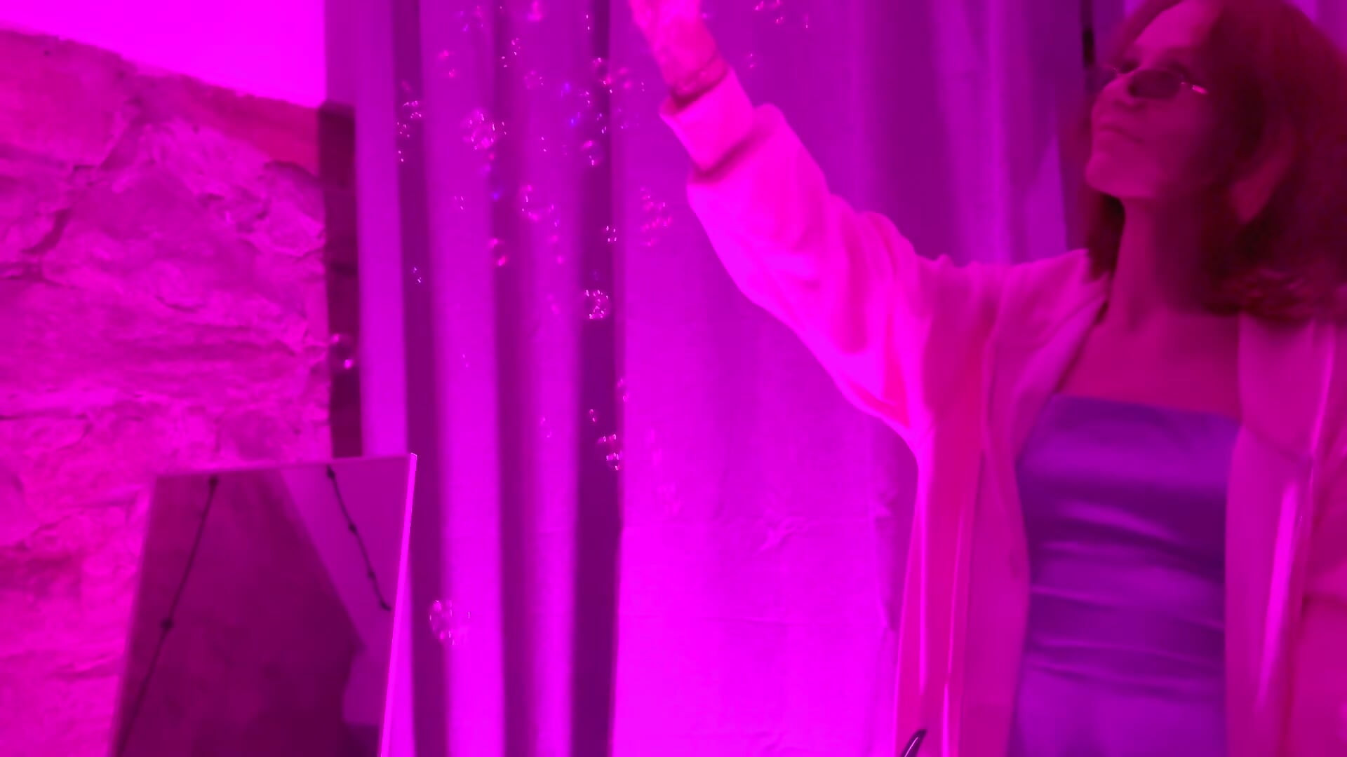 playing with bubbles🎇 - video by AliceJohansone cam model